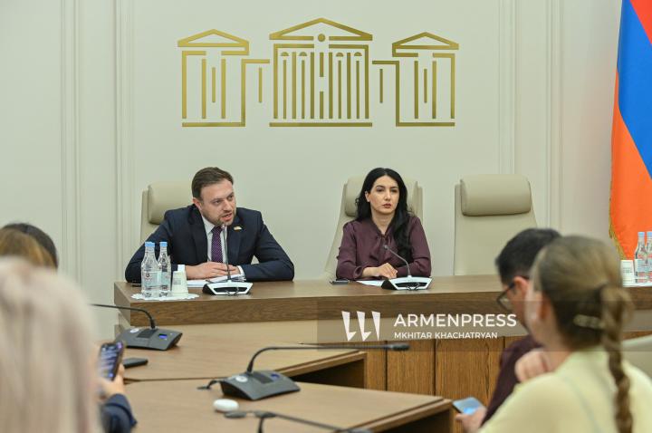 ԱԺ հերթական նիստերին հաջորդող խորհրդարանական ճեպազրույցներ