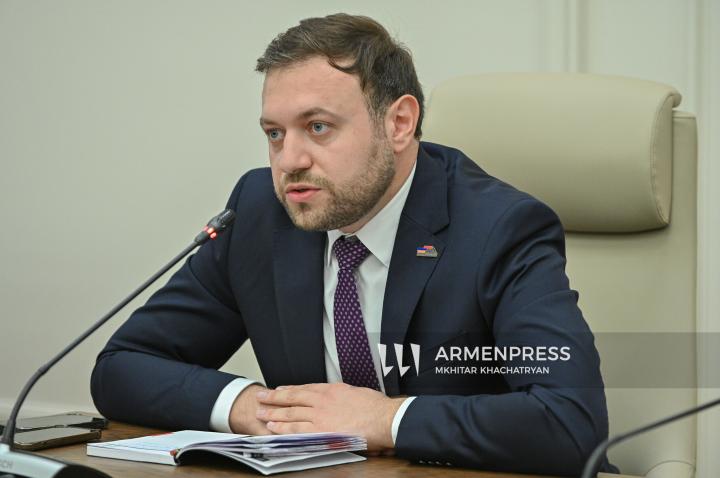 ԱԺ հերթական նիստերին հաջորդող խորհրդարանական ճեպազրույցներ