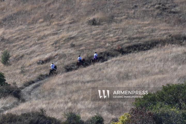 Ձիերի լեռնային մրցավազք և բերքի տոն. Արտավան գյուղում անցկացվել է բարդ լեռնային պայմաններում ձիերի մրցավազք