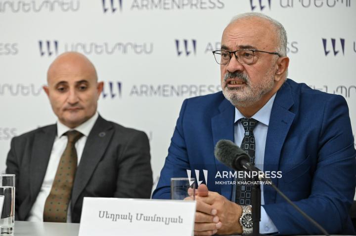 Մեխակ Ապրեսյան, Սեդրակ Մամուլյան