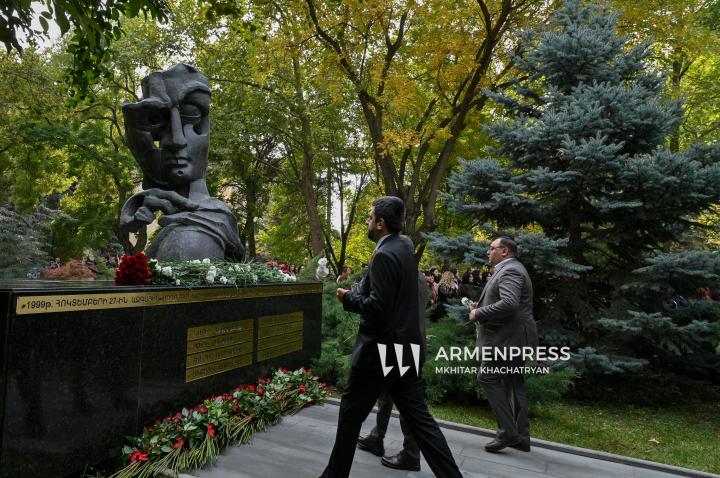1999 թ. հոկտեմբերի 27-ի ոճրագործության զոհերի հիշատակին նվիրված հարգանքի տուրքի արարողությունը