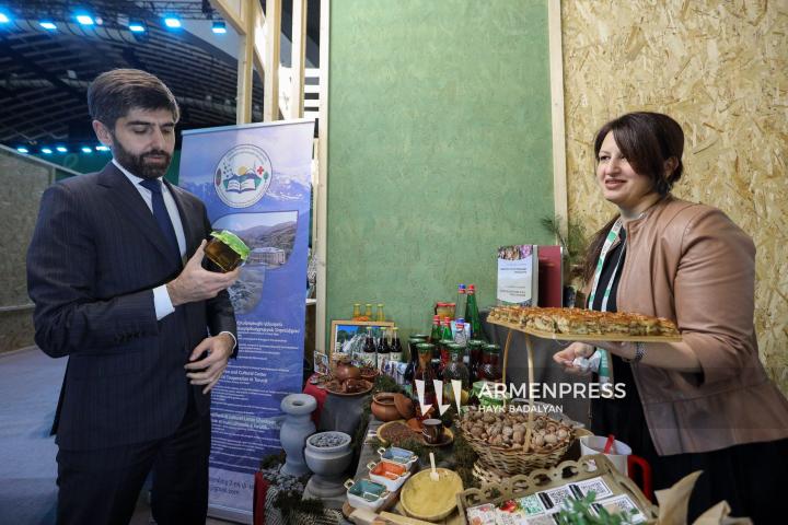 COP17.  ՀՀ աշխատանքի և սոցիալական հարցերի նախարար Արսեն Թորոսյանն ու ՀՀ էկոնոմիկայի նախարարի տեղակալ Արման Խոջոյանն այցելել են Կանաչ գոտի