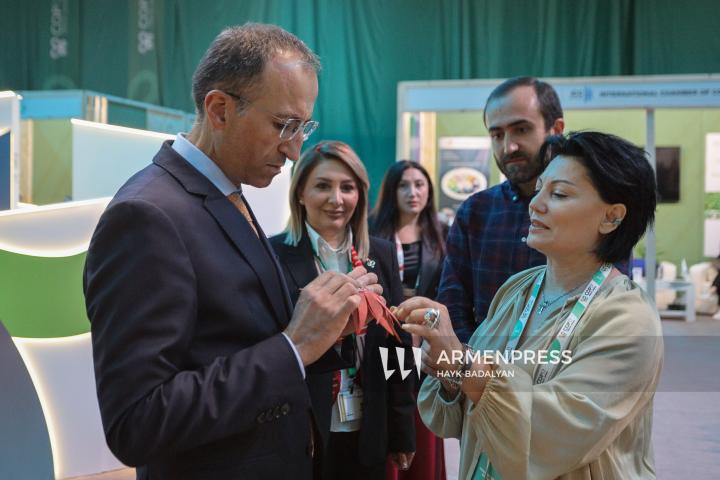 COP17.  ՀՀ աշխատանքի և սոցիալական հարցերի նախարար Արսեն Թորոսյանն ու ՀՀ էկոնոմիկայի նախարարի տեղակալ Արման Խոջոյանն այցելել են Կանաչ գոտի