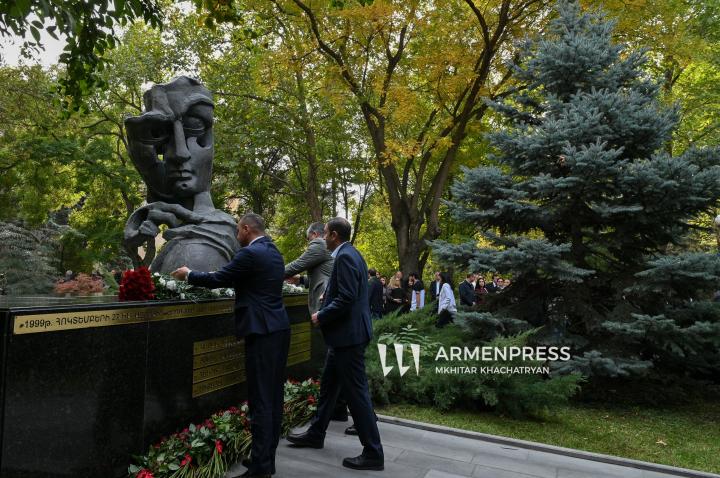 1999 թ. հոկտեմբերի 27-ի ոճրագործության զոհերի հիշատակին նվիրված հարգանքի տուրքի արարողությունը