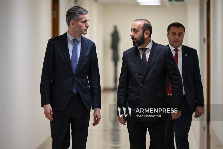 Թոմ Բերենդսեն, Արարատ Միրզոյան