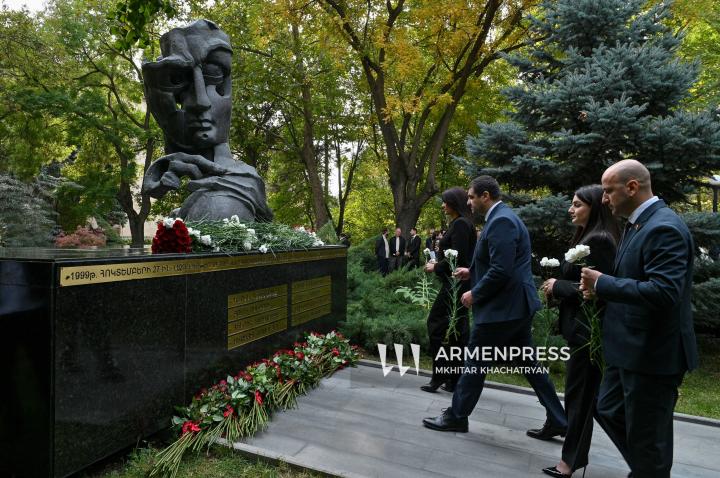 1999 թ. հոկտեմբերի 27-ի ոճրագործության զոհերի հիշատակին նվիրված հարգանքի տուրքի արարողությունը