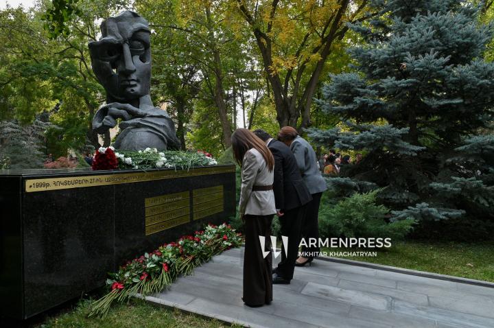 1999 թ. հոկտեմբերի 27-ի ոճրագործության զոհերի հիշատակին նվիրված հարգանքի տուրքի արարողությունը