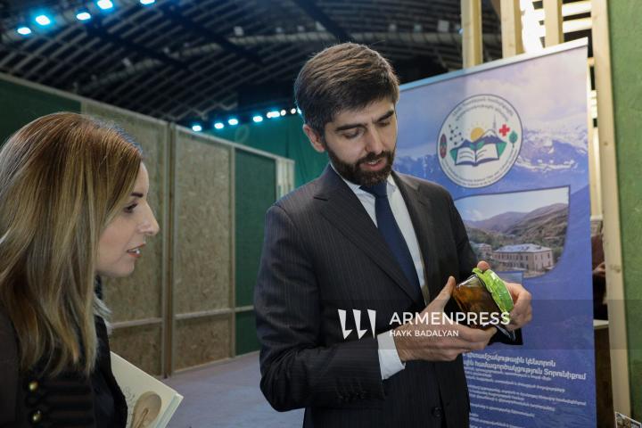 COP17.  ՀՀ աշխատանքի և սոցիալական հարցերի նախարար Արսեն Թորոսյանն ու ՀՀ էկոնոմիկայի նախարարի տեղակալ Արման Խոջոյանն այցելել են Կանաչ գոտի