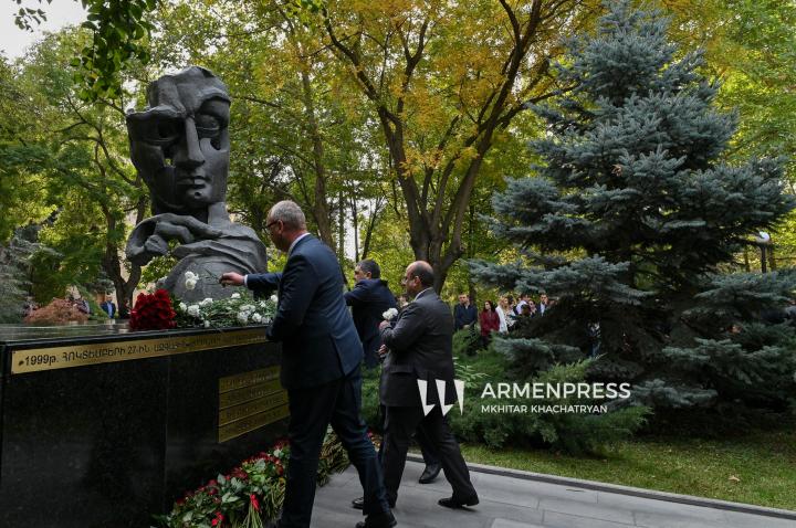 1999 թ. հոկտեմբերի 27-ի ոճրագործության զոհերի հիշատակին նվիրված հարգանքի տուրքի արարողությունը