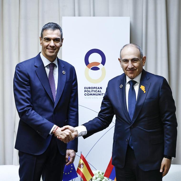 Pedro Sánchez congratulates the Prime Minister of Armenia on his electoral victory