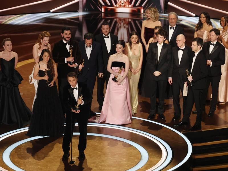 Лунтикпен жыныстық қатынас Кәрі жұптардың видео секс