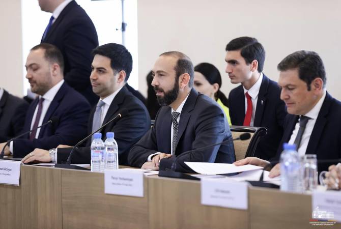 亚美尼亚认为有一个真正的机会可以完成并签署与阿塞拜疆的和平条约草案