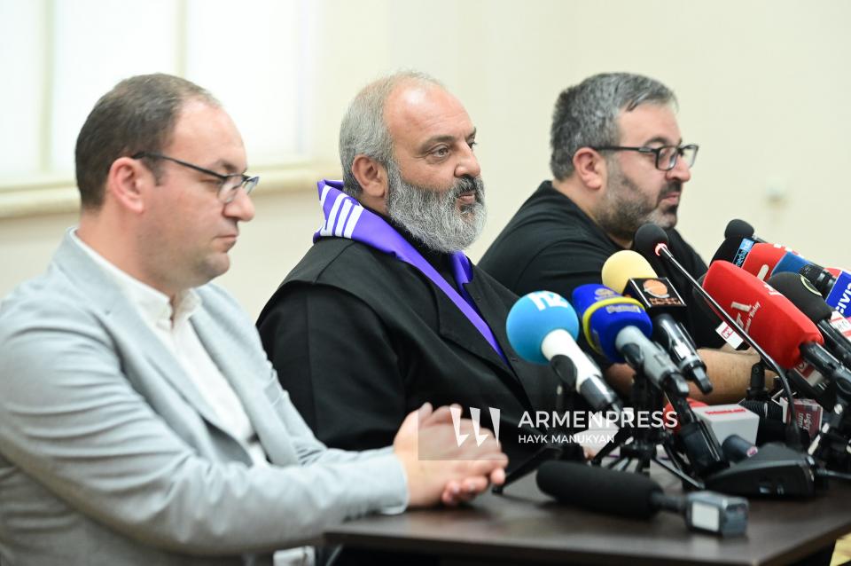 Conferencia de prensa del arzobispo Bagrat Galstanyan, líder del movimiento "Tavush por la Patria"