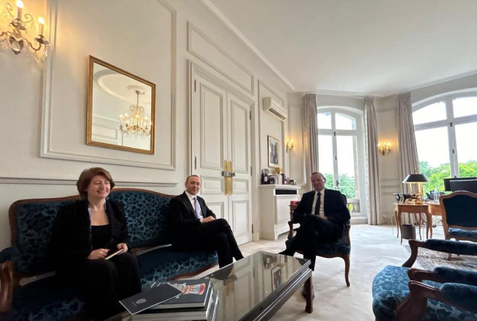 亚美尼亚安全委员会秘书阿尔门·格里戈良与法国总统外交顾问埃马纽埃尔·邦讨论了亚美尼亚-法国关系的发展