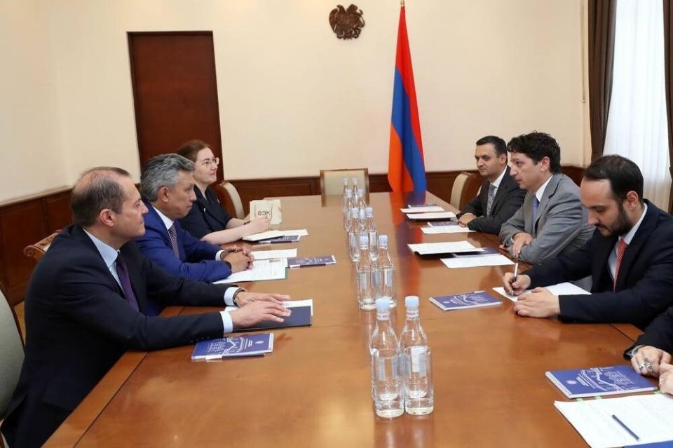 Le ministre des Finances de l'Arménie et  les ministres de l'économie et de la politique financière de la CEE discutent de questions de cooperation