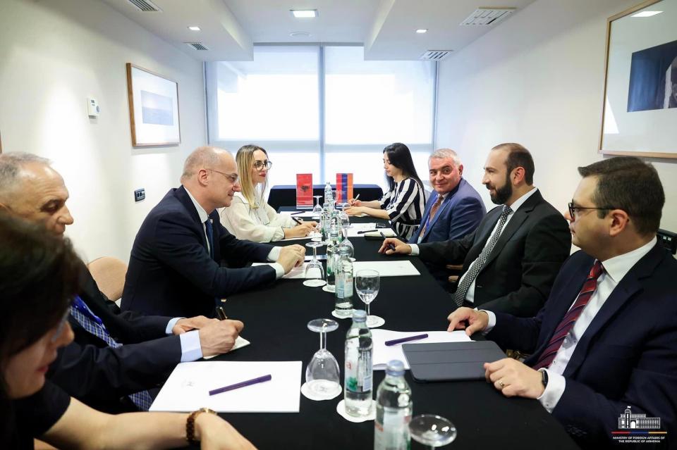 Министры иностранных дел Армении и Албании обсудили вопросы двусторонней повестки