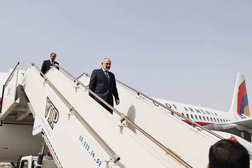 Ermenistan Başbakanı İran'a gitti