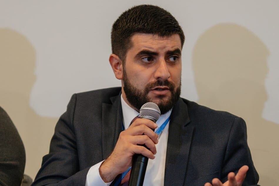 Le politologue considère que la décision d'entamer un dialogue sur la libéralisation des visas est un progrès dans les relations entre l'Arménie et l'Union européenne