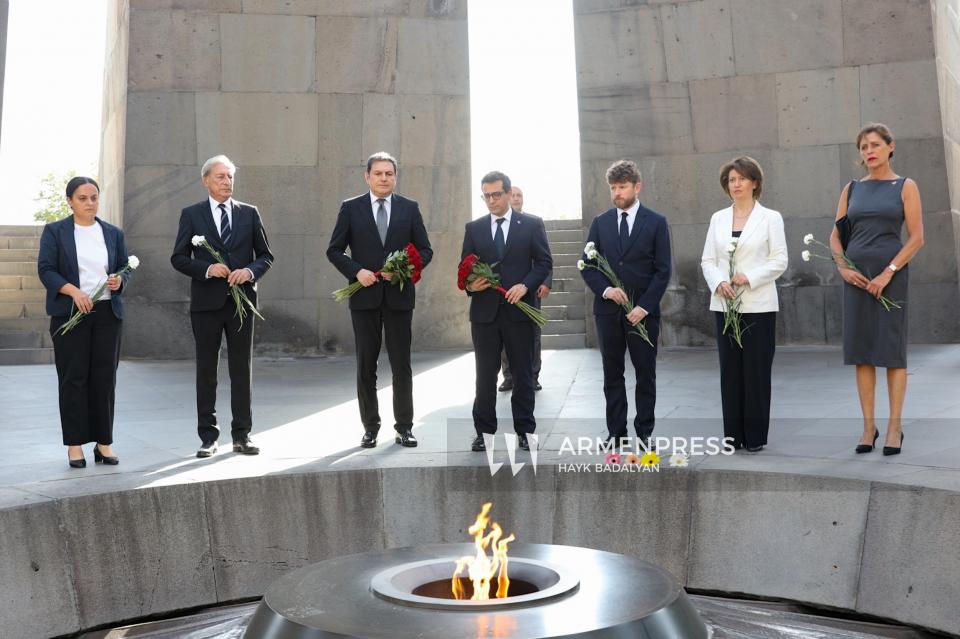 Le ministre français de l'Europe et des Affaires étrangères, Stéphane Séjourné, a visité le Mémorial du génocide des Arméniens