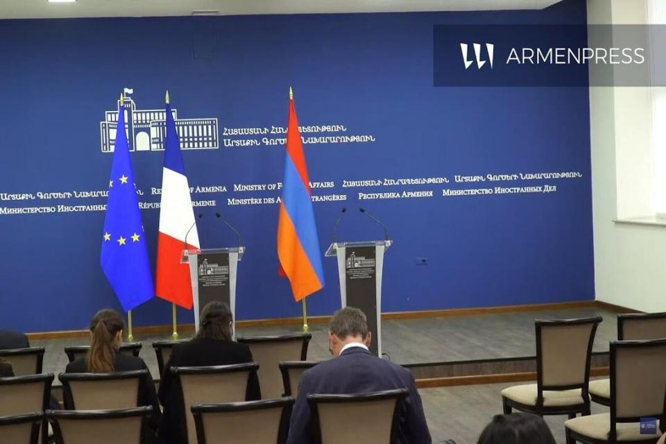 Conférence de presse conjointe des ministres des Affaires étrangères d'Arménie et de France