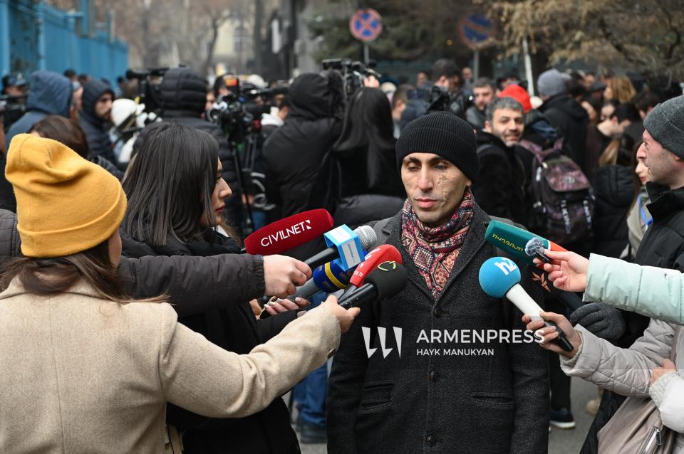 Demonstration outside UN Armenia office for release of Armenian prisoners in Azerbaijan