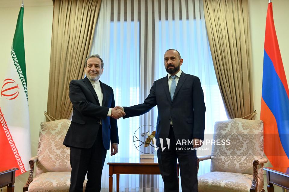 Armenian FM meets Iranian counterpart in Yerevan