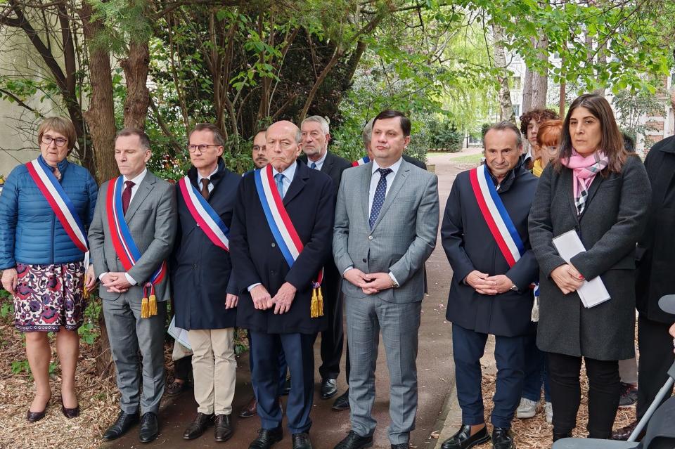 L'Ambassadeur d'Arménie en France participe à la cérémonie officielle marquant le 110e anniversaire du génocide arménien à Charenton-le-Pont