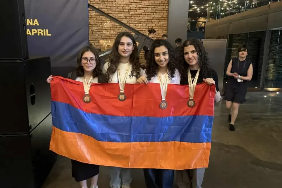 Եվրոպայի աղջիկների մաթեմատիկայի օլիմպիադայում Հայաստանի 4 ներկայացուցիչ արժանացել է բրոնզե մեդալի. մանրամասնում է թիմի ղեկավարը