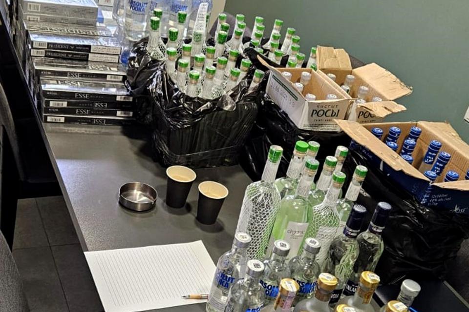 ՊԵԿ-ը բացահայտել է կեղծ, անհայտ արտադրողներից ձեռքբերված ստվերում շրջանառվող օղիների և ծխախոտային արտադրանքի դեպքեր