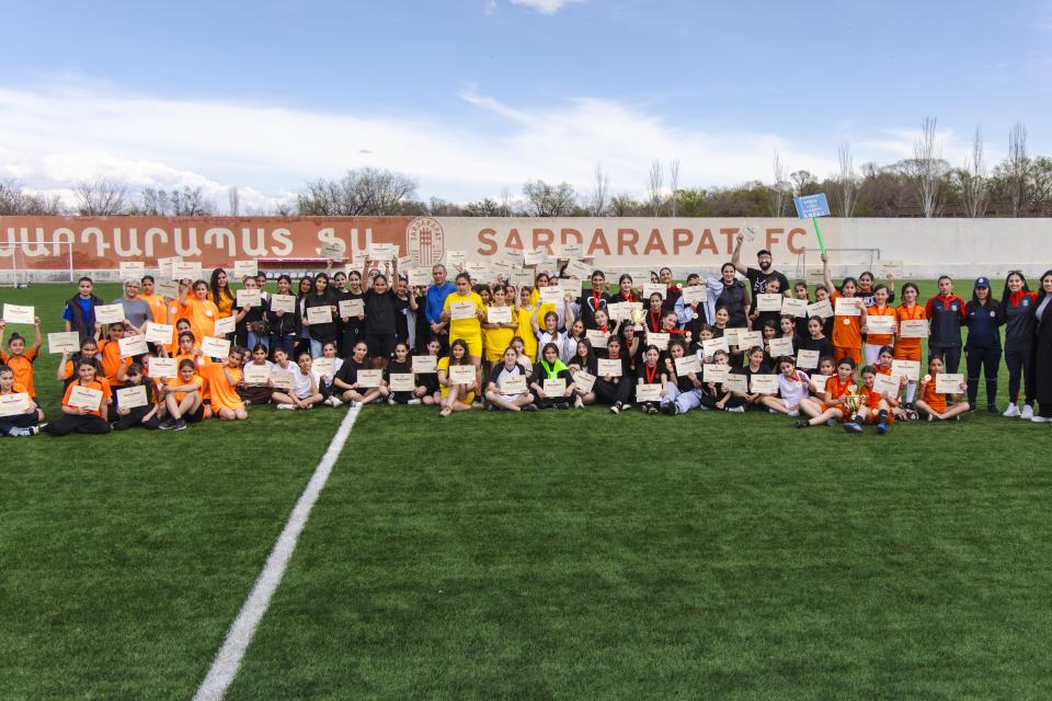 «Սարդարապատ» ֆուտբոլային ակումբի նախաձեռնությամբ Արմավիր քաղաքում  կայացել է դպրոցական աղջիկների մրցաշար