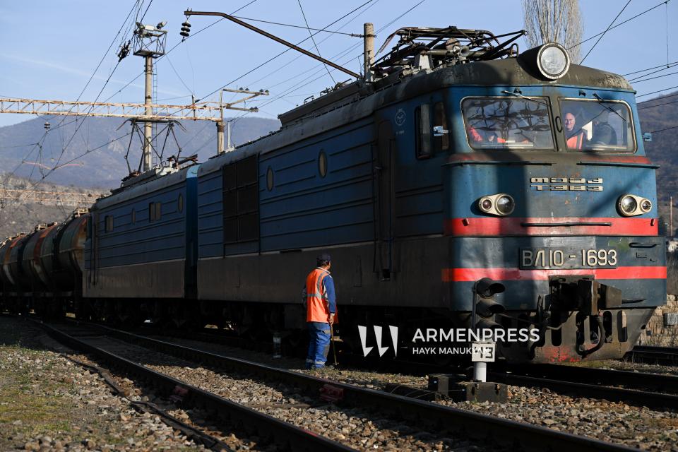 Se transporta aluminio desde Rusia a Armenia a través de Azerbaiyán por primera vez