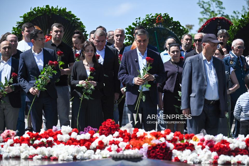 Քաղաքական ուժերը հարգանքի տուրք մատուցեցին Հաղթանակի և խաղաղության տոնի առիթով