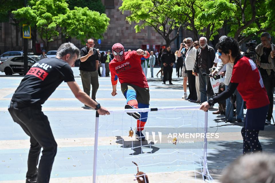 «Բոլորին դեմ եմ» կուսակցության «մուկ տշելու» ակցիան