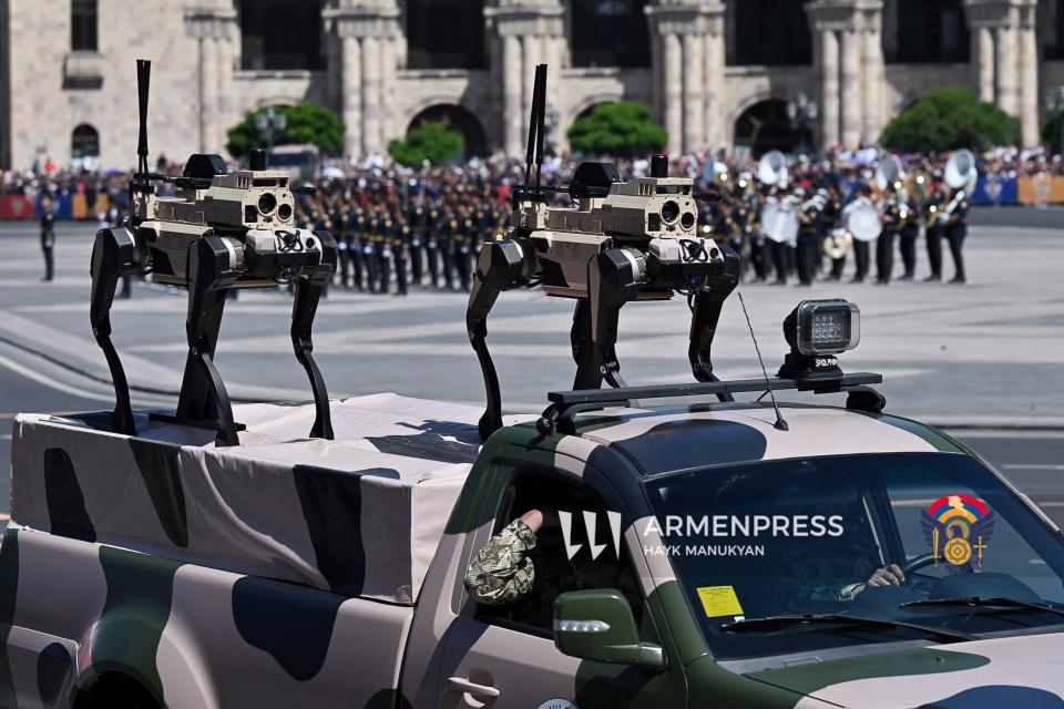 2026 geçit töreni: modern keşif ve taarruz "Kurt" robotik sistemleri