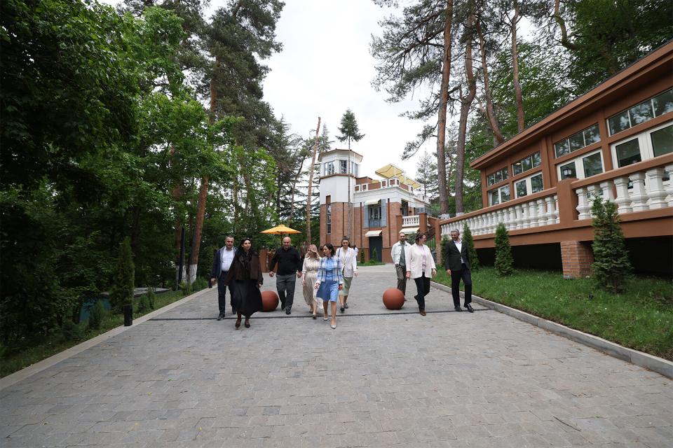 Cooperation prospects discussed between Education Ministry and Green Rock Foundation