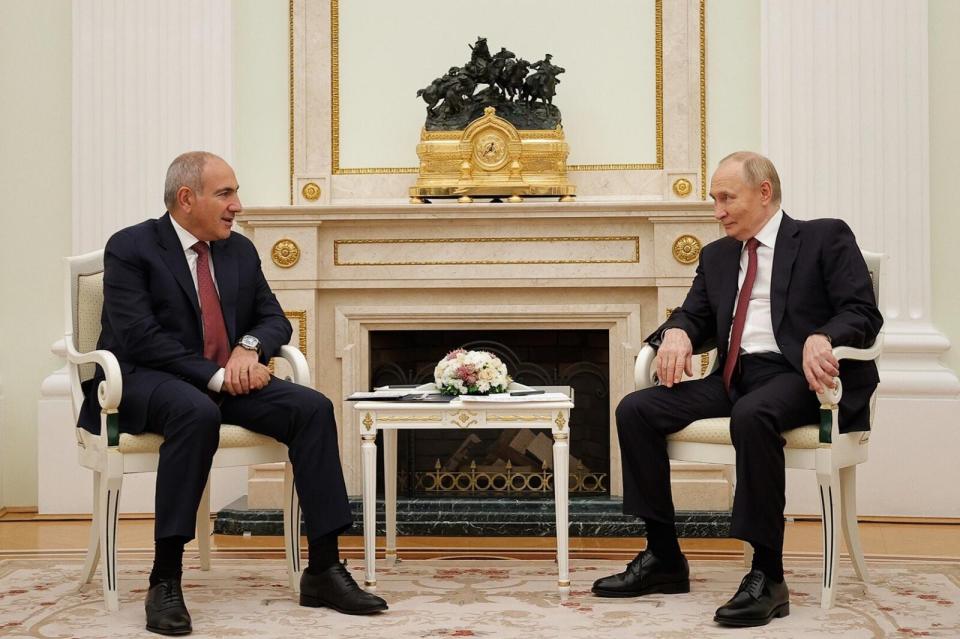 Никол Пашинян направил поздравительное послание Владимиру Путину по случаю Дня России