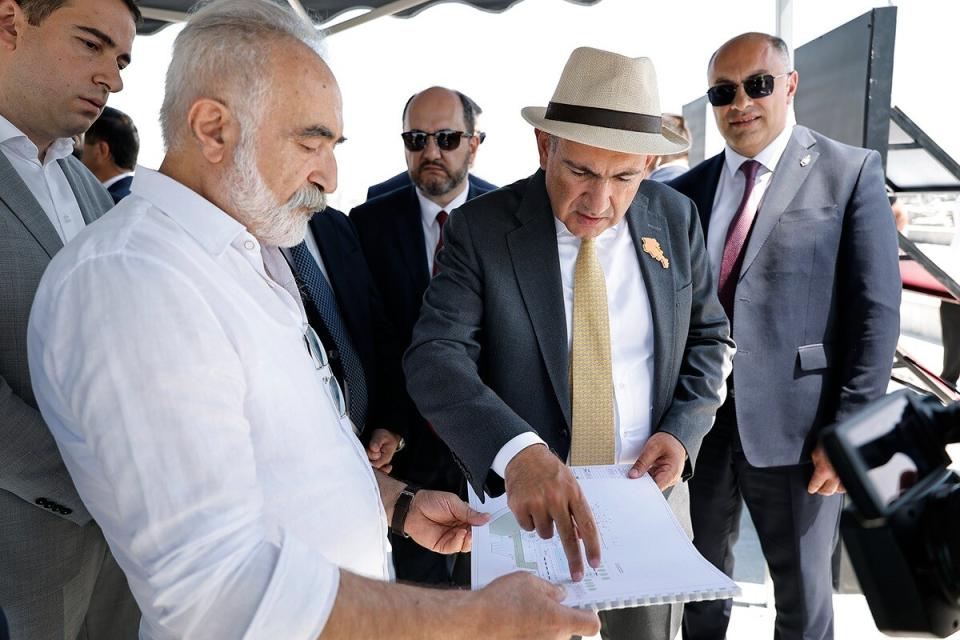 Վարչապետը ծանոթացել է Երևանի բուսաբանական այգում «Կյանքի պուրակ»-ի կառուցման աշխատանքների ընթացքին