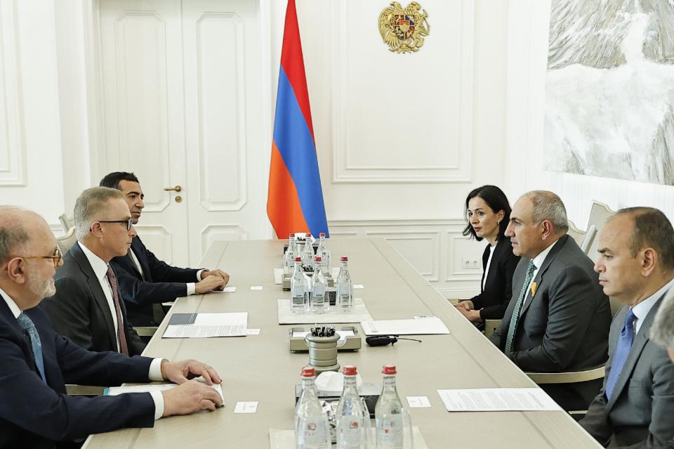 Վարչապետն AMAA բարեգործական ՀԿ–ի նախագահի հետ քննարկել է Վարդենիսում նոր կրթահամալիրի կառուցմանը վերաբերող հարցեր