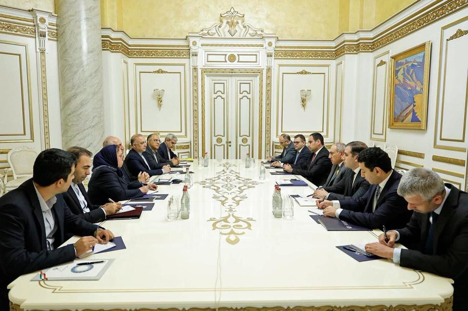 Prime Minister Pashinyan receives delegation led by Iranian vice president