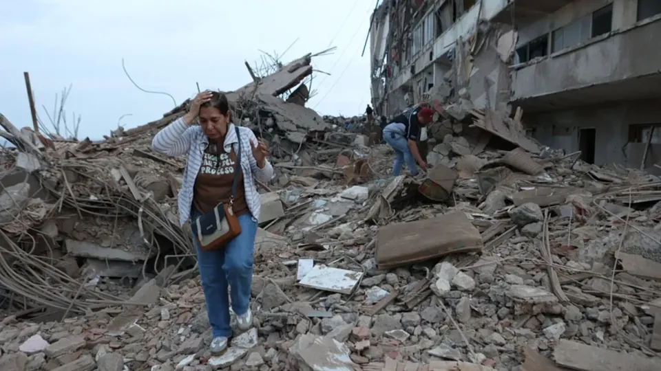Death toll from Venezuela earthquake surpasses 900