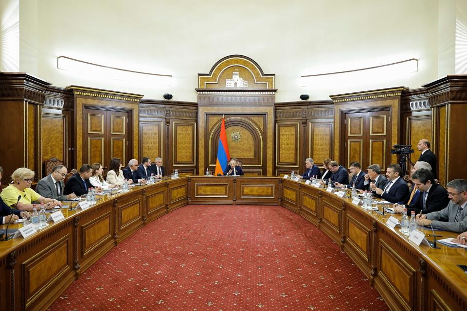 Pashinyan meets ambassadors of EU member states