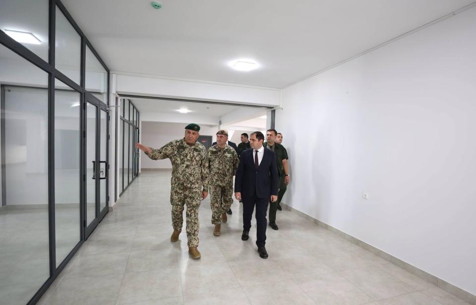 Suren Papikyan participó en la inauguración de la sede de un nuevo centro educativo