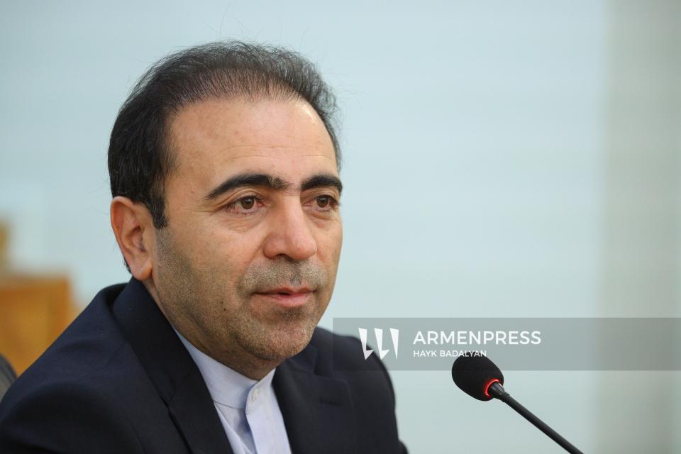 სომხეთში ირანის ელჩის, ხალილ შირღოლამის პრესკონფერენცია
