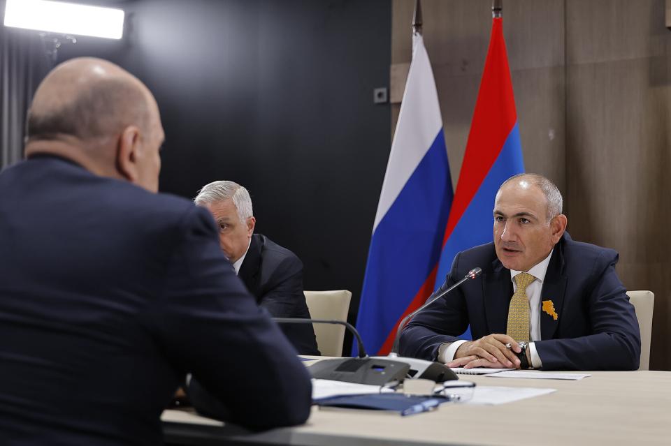 Pashinyan comments on meeting with Mishustin in Yekaterinburg