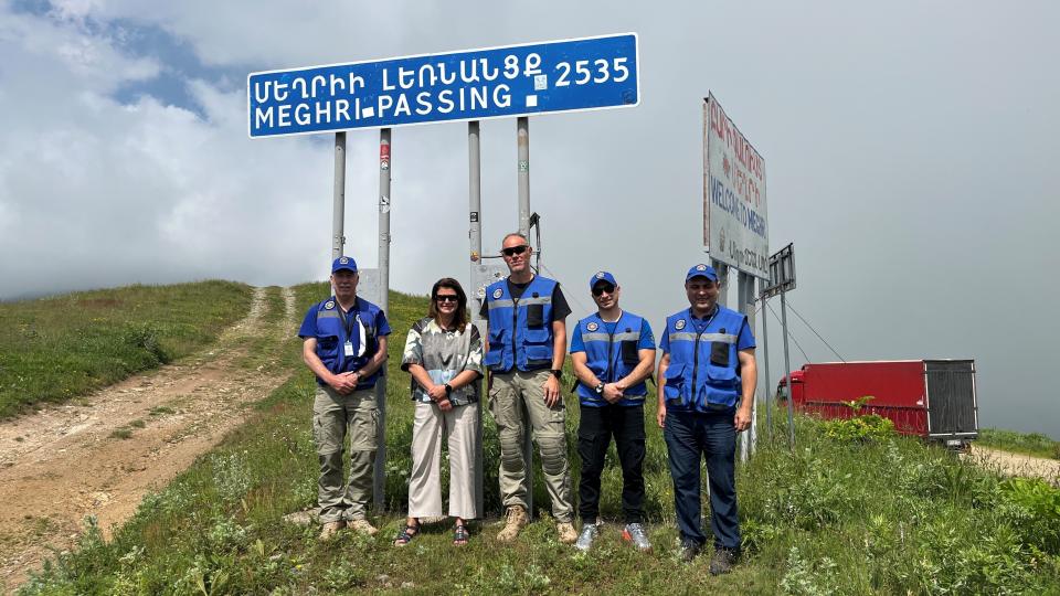 Embajadora de Dinamarca en Armenia participó en una patrulla con la misión de la Unión Europea en Syunik