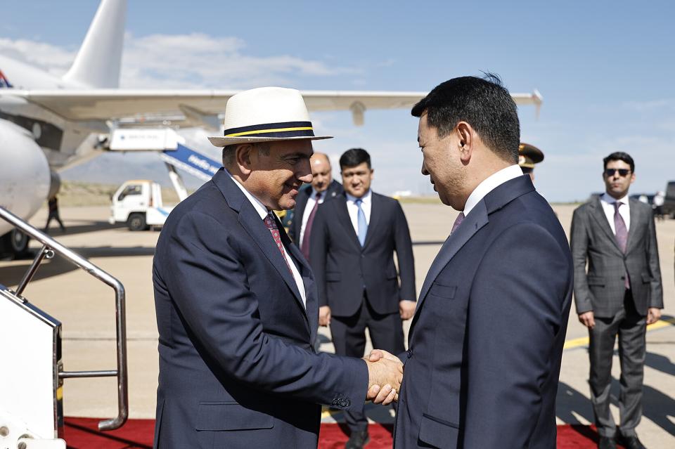 Prime Minister Pashinyan arrives in Kyrgyzstan for EAEU meeting
