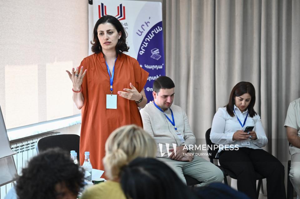 Panel "Entornos diferentes, aspiraciones comunes" en el marco del Día Internacional de la Juventud