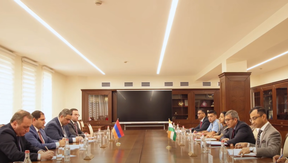 Armenia, India discuss defense cooperation