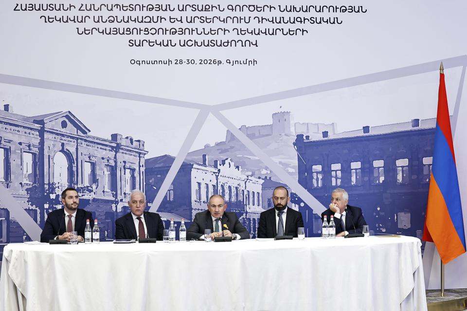 Վարչապետը և նախագահը հանդիպել են ԱԳՆ ղեկավար կազմի և արտերկրում դիվանագիտական ներկայացուցչությունների ղեկավարների հետ