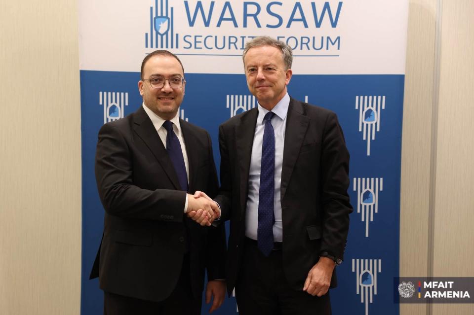 Armenian and French foreign ministry secretaries-general discuss trade and diplomatic education cooperation